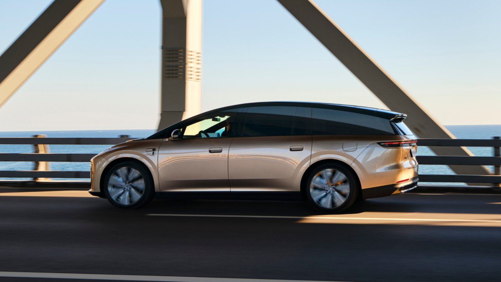 Li Auto представила электрокроссовер Li i9 с расширенным семейным пространством